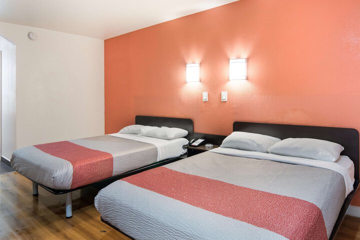 Double Deluxe King Bed (7 of 12)