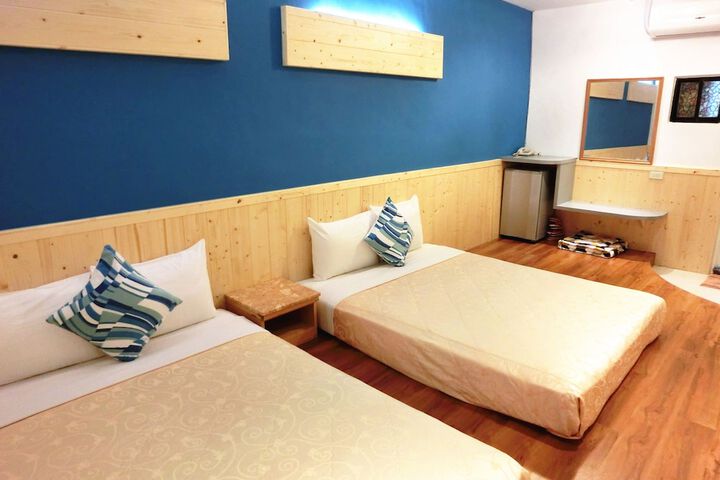 Room 5 of 68