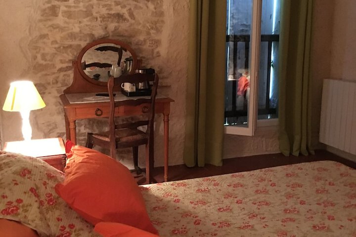 Room 7 of 98