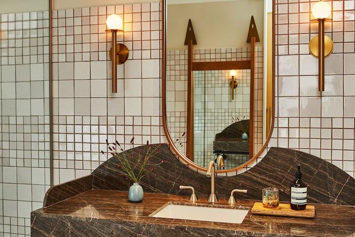 Bathroom sink