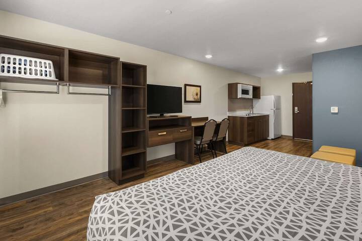 1 Queen Bed Suite (20 of 21)