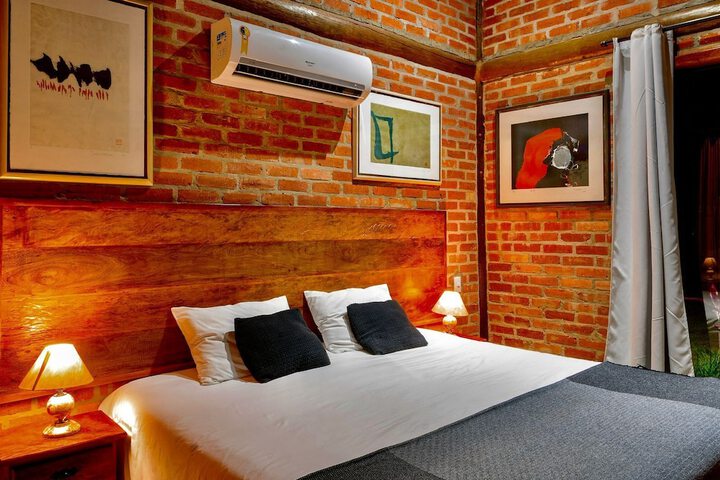 Room 8 of 356