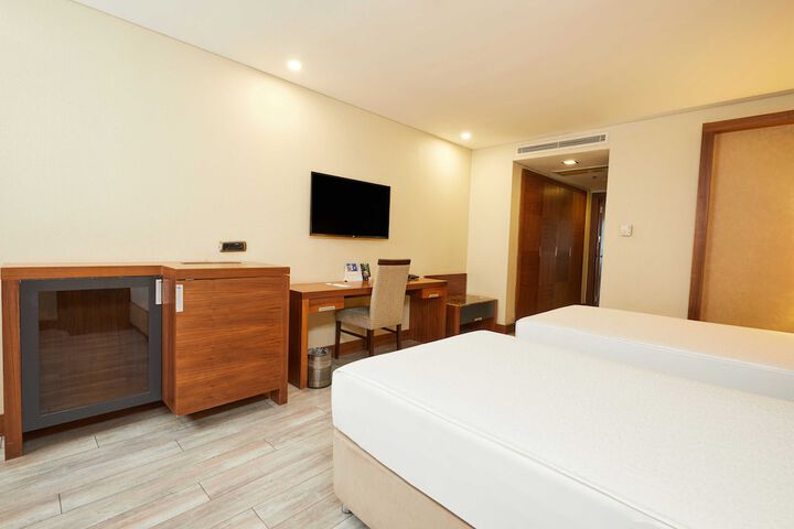 Room 13 of 73