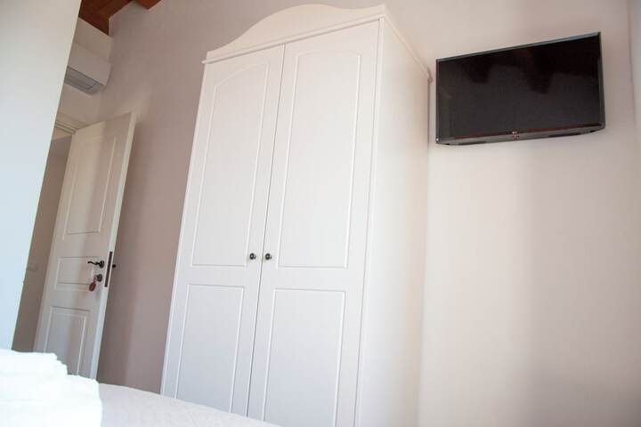 Room 8 of 49