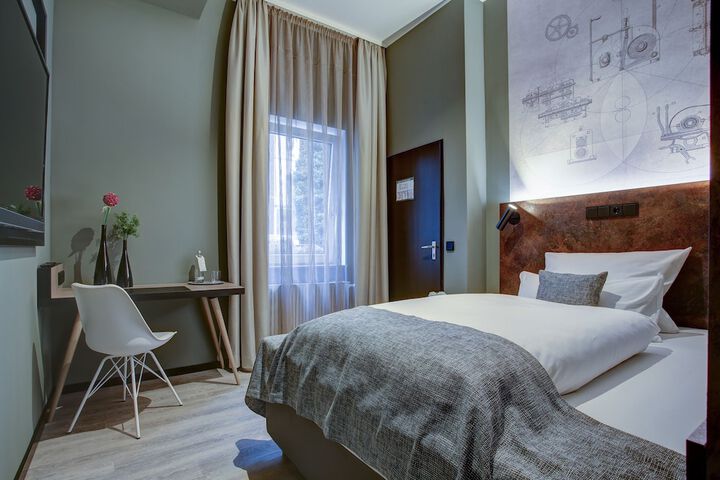 Room 14 of 32
