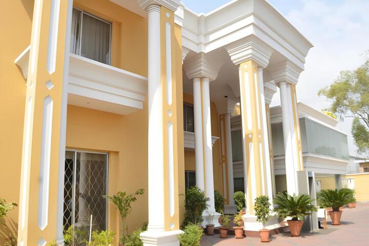 Hotel Royal One