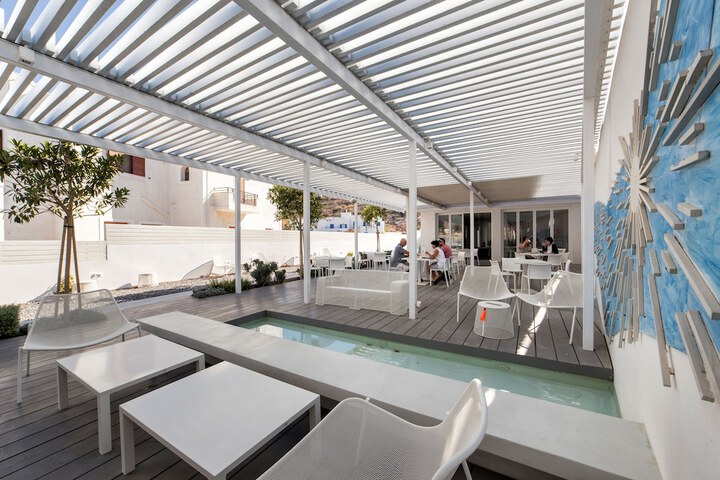 Lounge 214 of 283