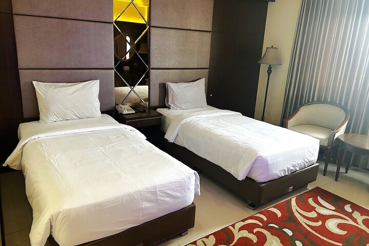 Room 3 of 28