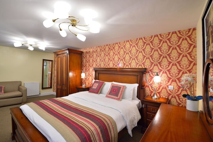 Room 4 of 43