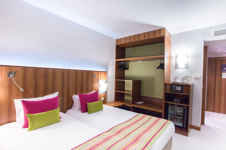 Room 8 of 60