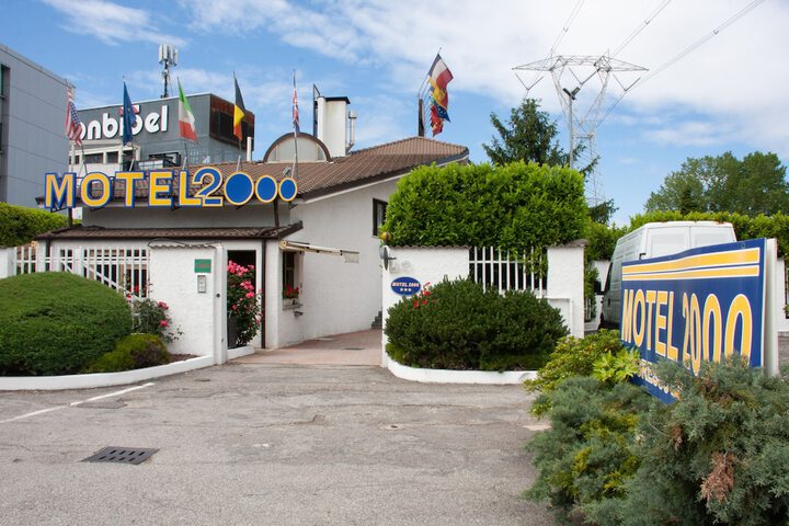 Hotel Entry