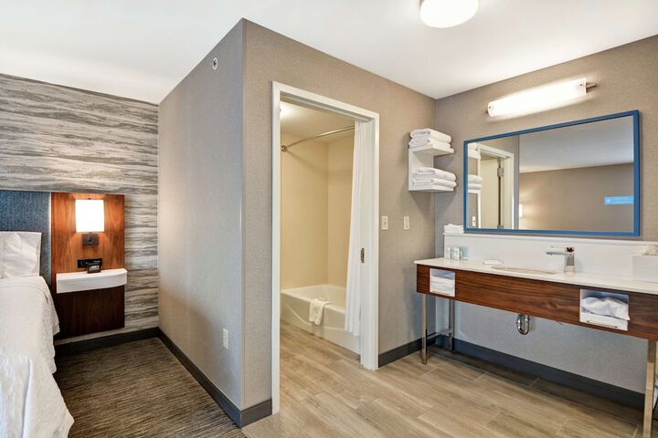 Room 25 of 40