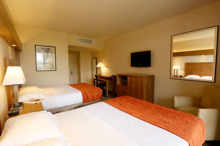 Room 7 of 27