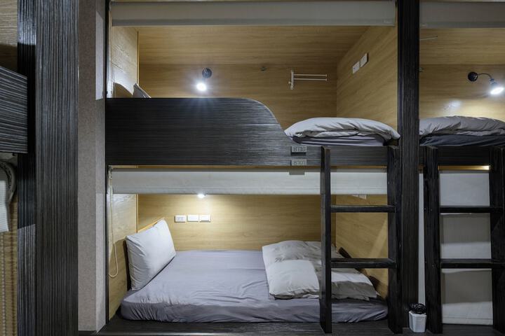 Room 5 of 25