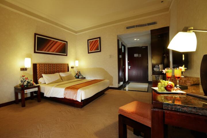 Room 3 of 39