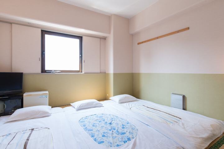 Room 4 of 95