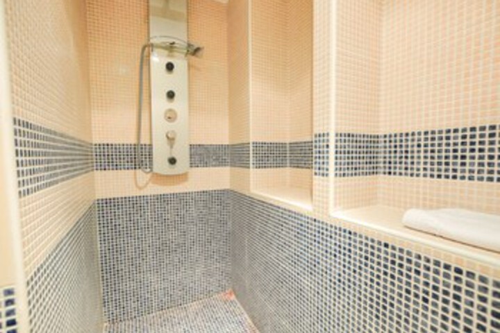 Room 2 of 34