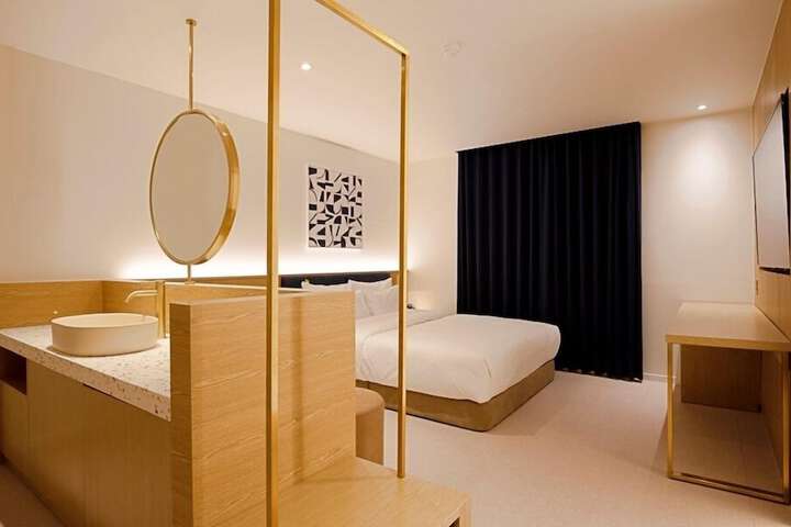 Room 17 of 74