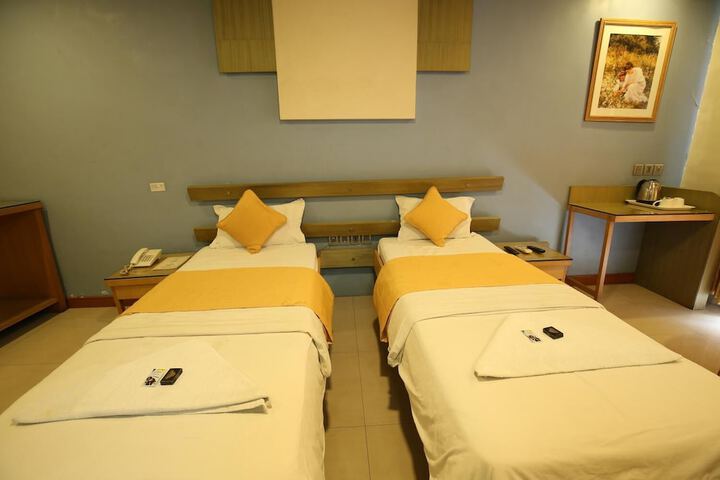 Room 25 of 46