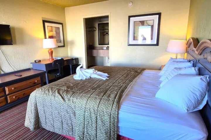 Room 4 of 30
