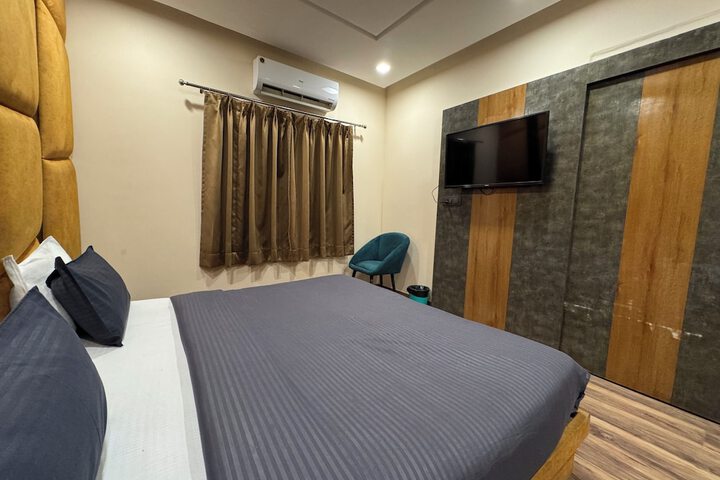 Room 17 of 36