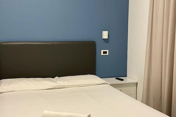 Room 9 of 50
