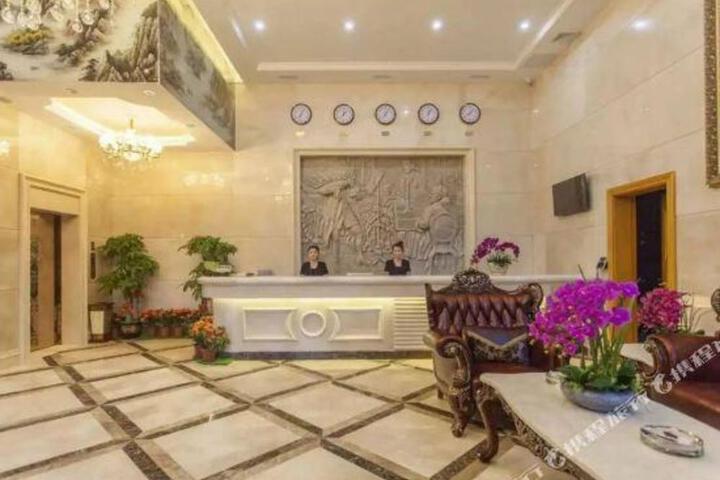 Pengcheng International Hotel (Shenzhen Putian Wuhe Metro Station)