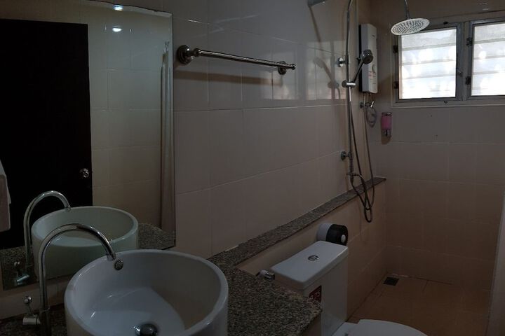 Room 12 of 33