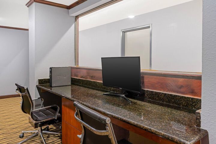 Business Center 60 of 62