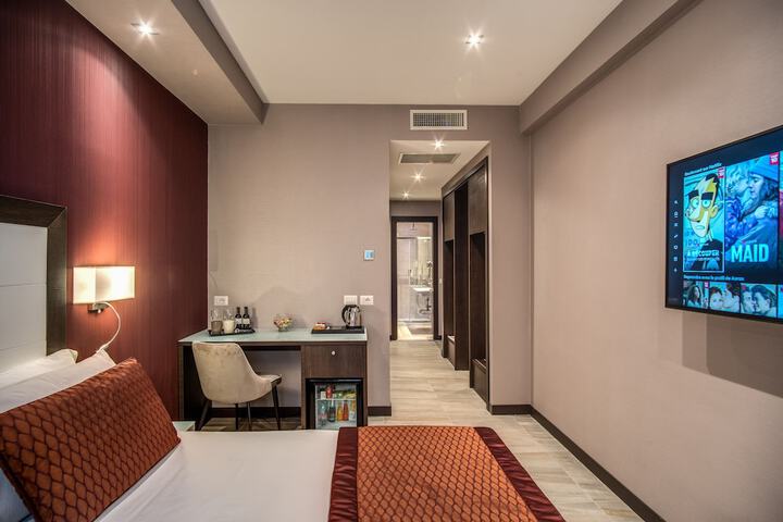Room 9 of 29