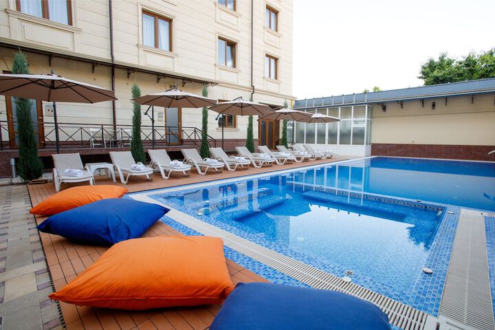 Pool 32 of 50