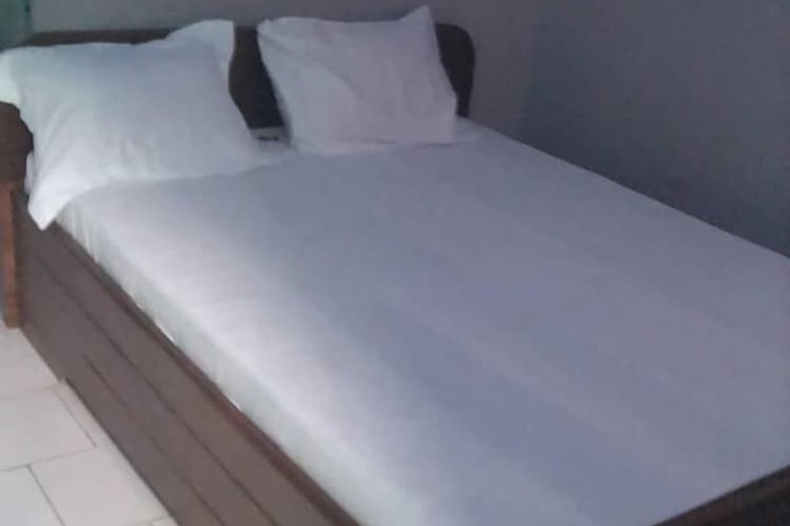 Room 6 of 14