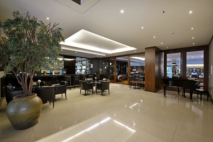 Lounge 109 of 116