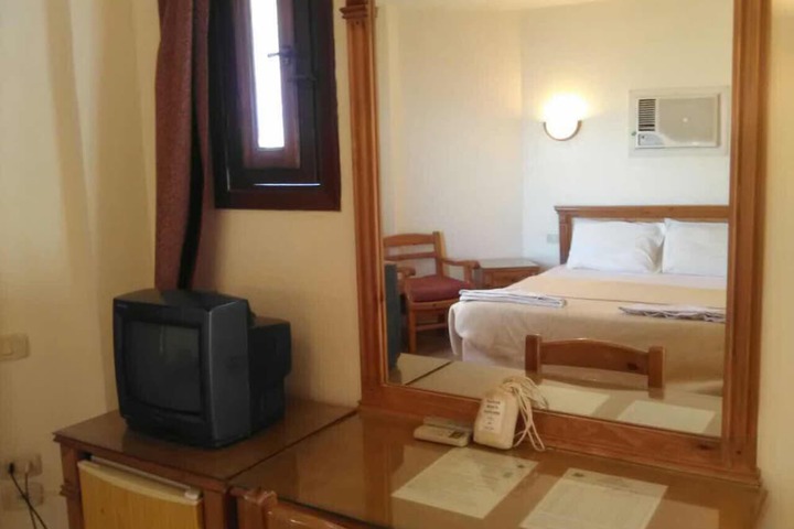 Room 7 of 72