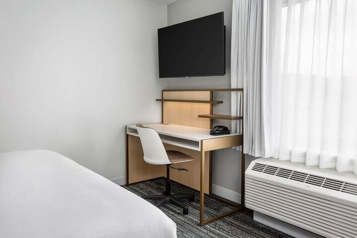 Room 4 of 25