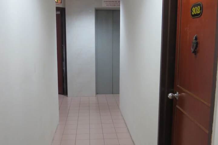 Ballroom/Hall 18 of 22