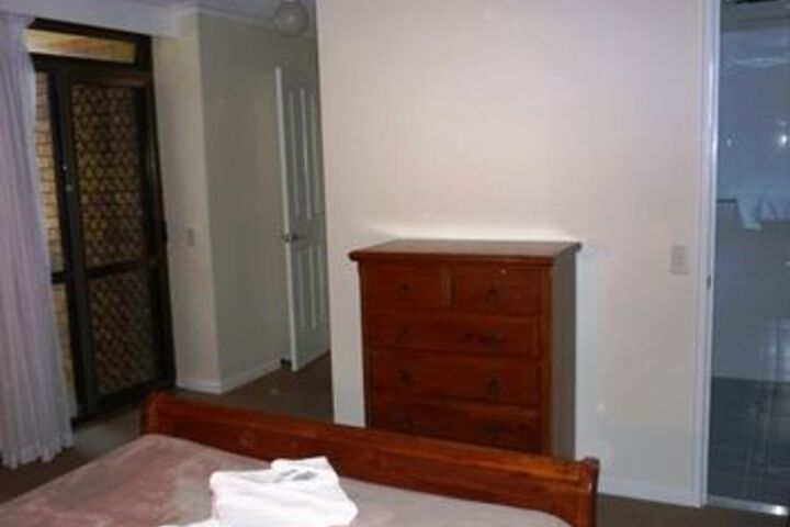 Room 5 of 17