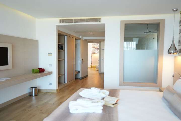 Room 10 of 62