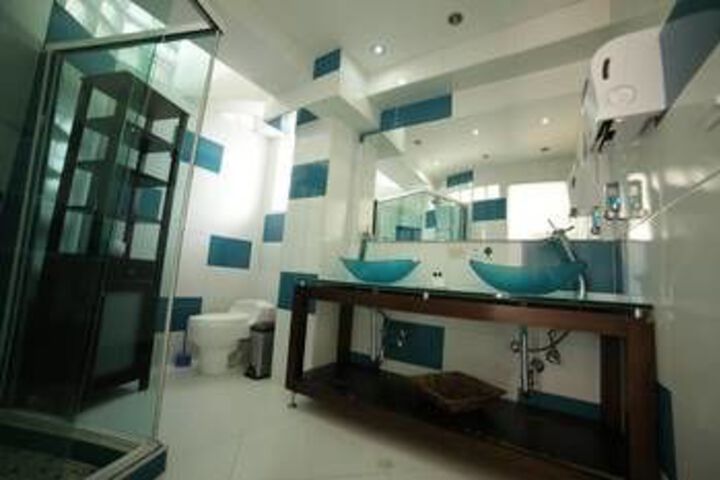 Room 4 of 34