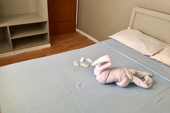 Room 8 of 16