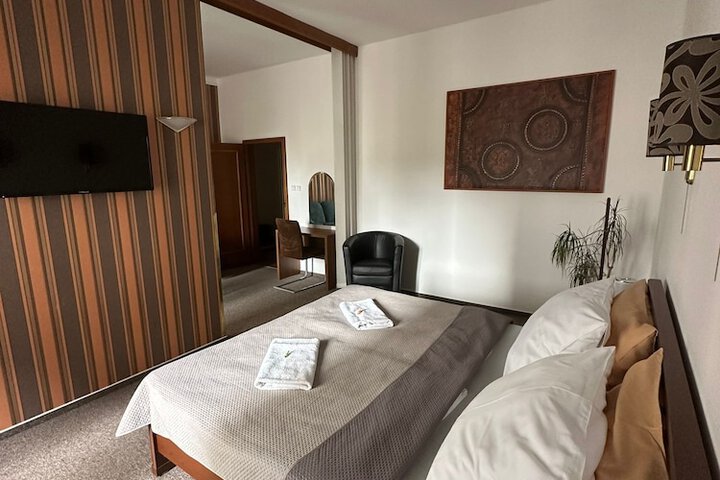 Room 7 of 38