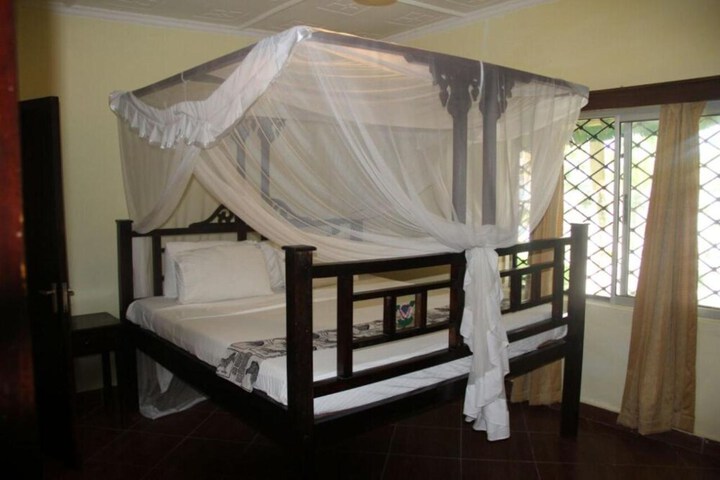 Room 12 of 22