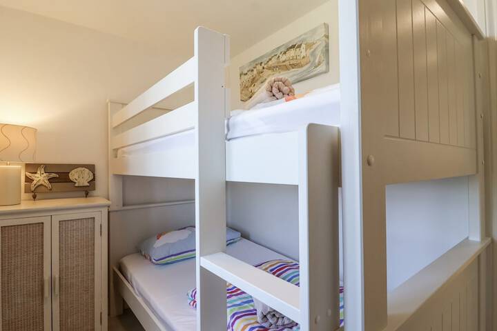 Room 2 of 34