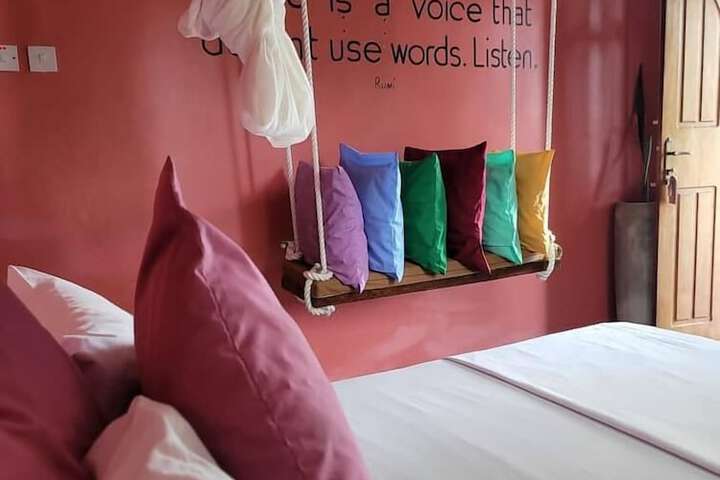 Room 12 of 80