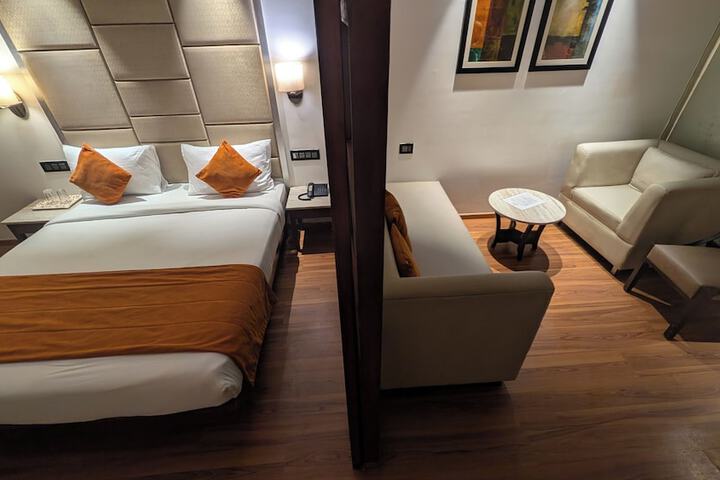 Room 11 of 15