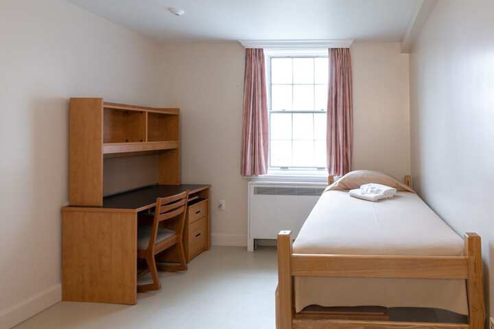 Room 5 of 69
