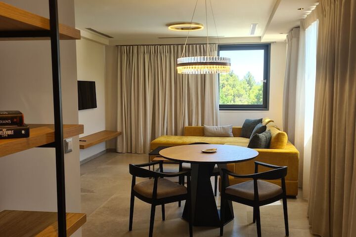 Room 35 of 115