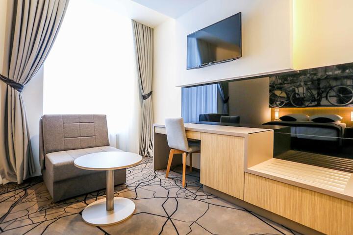 Room 16 of 34