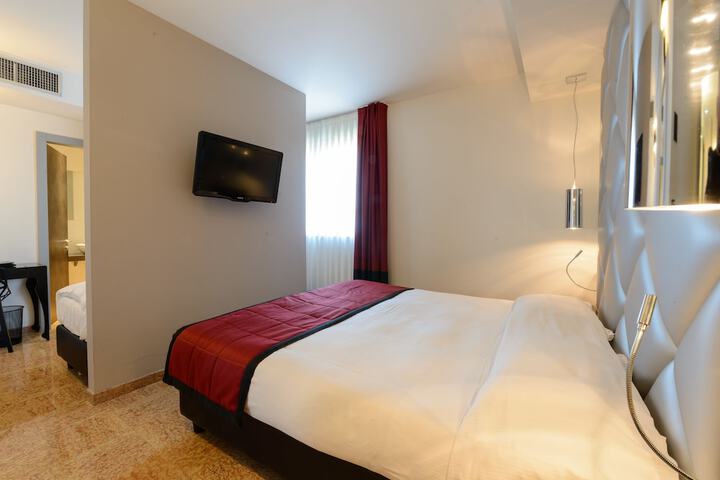 Room 6 of 49