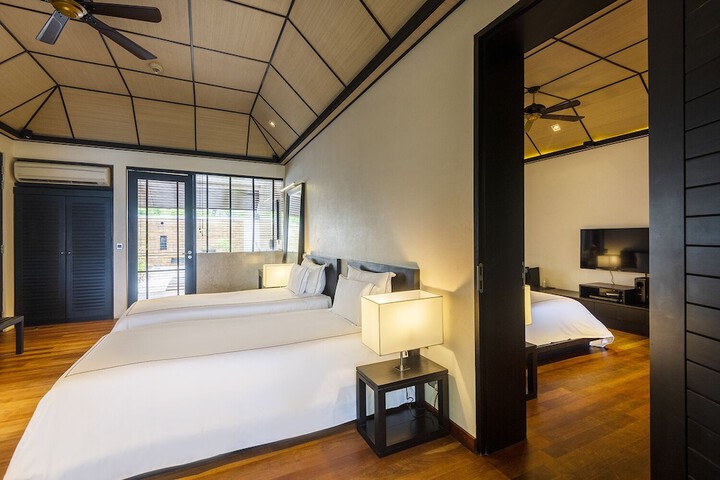 Room 14 of 200